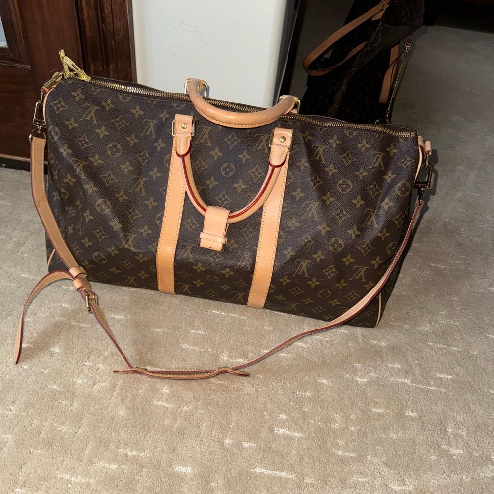 LIKE NEW LV duffle bag